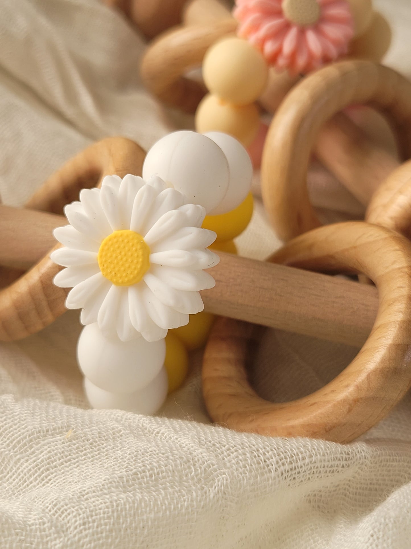 Wood Daisy Rattle